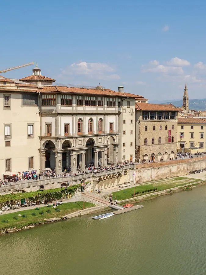Ponte Vecchio Terrace Apartment Florence