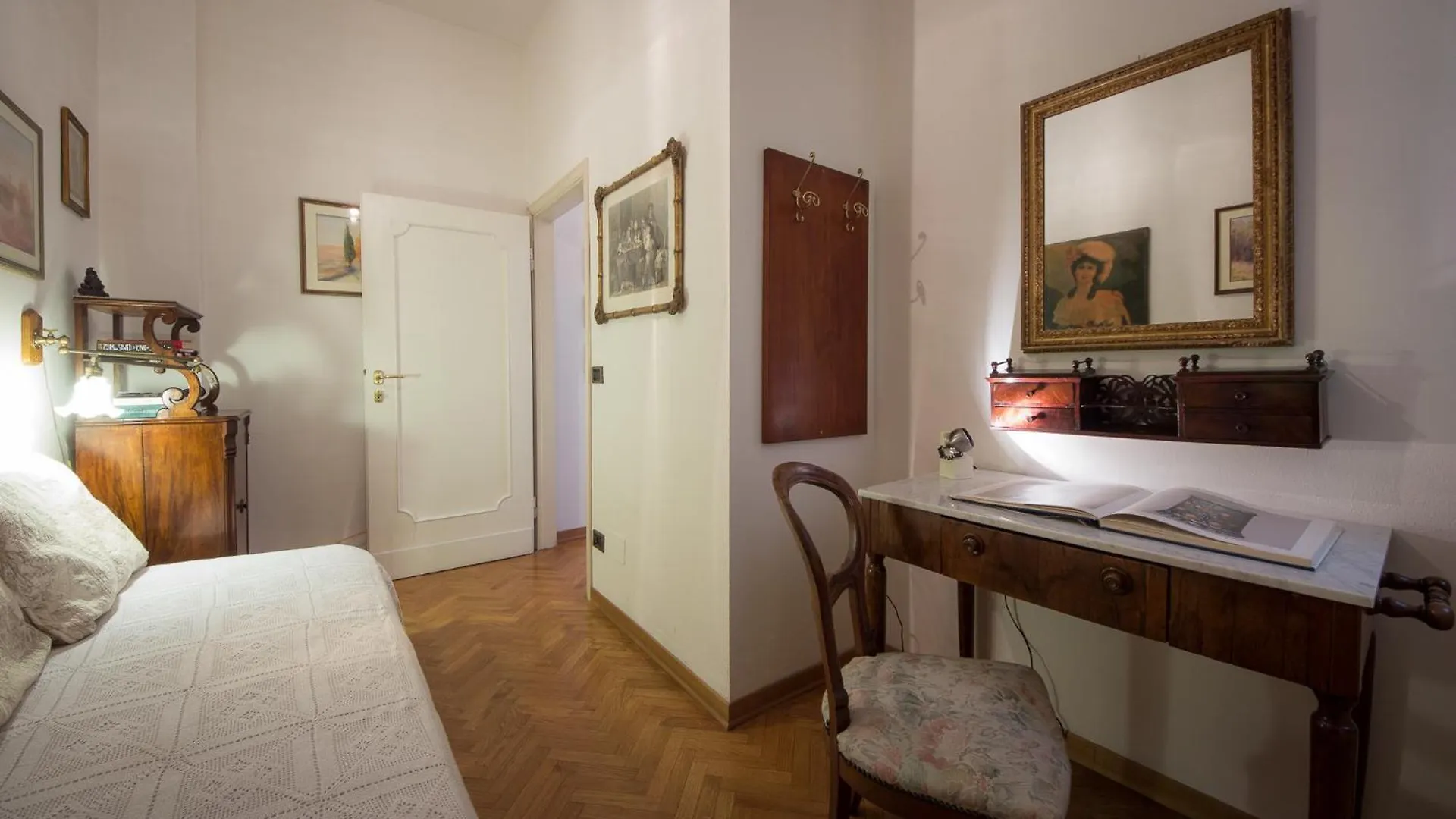 Ponte Vecchio Terrace Apartment Florence 0*,  Italy