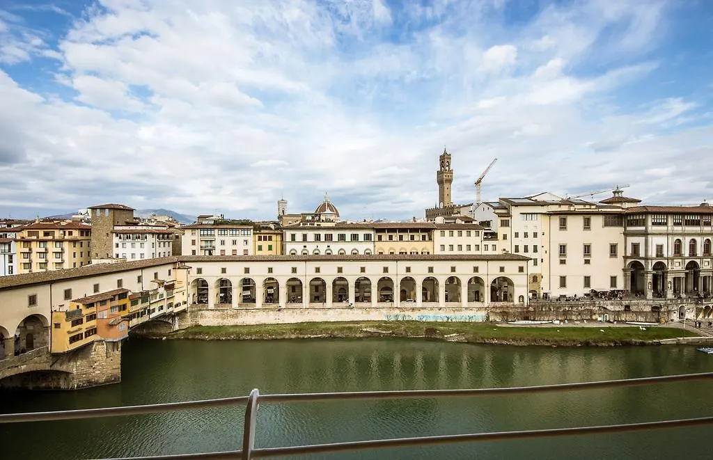 Ponte Vecchio Terrace Apartment Florence